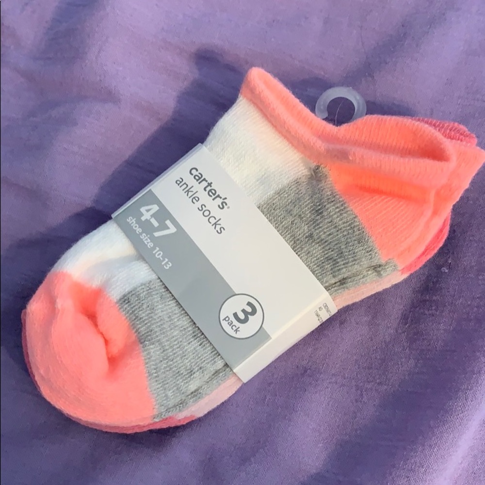 Packet of 3 pair of socks.